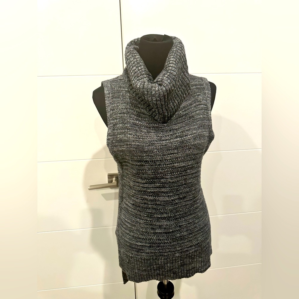 Cowl neck sleeveless sweater